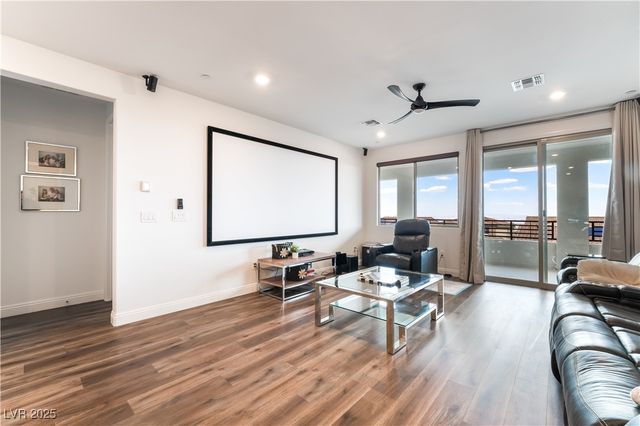 212 Harris Peak Street, Las Vegas, NV 89138