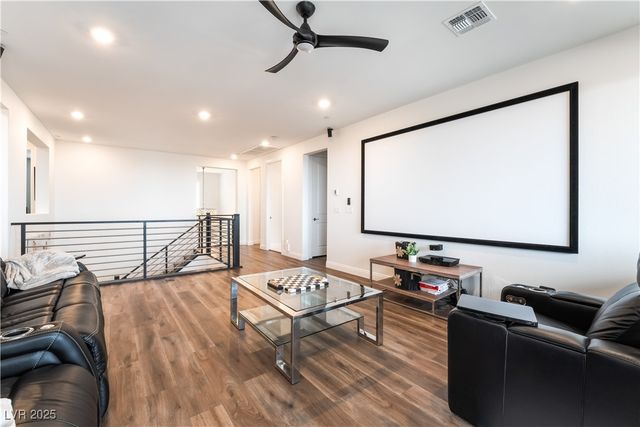 212 Harris Peak Street, Las Vegas, NV 89138