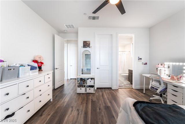 212 Harris Peak Street, Las Vegas, NV 89138