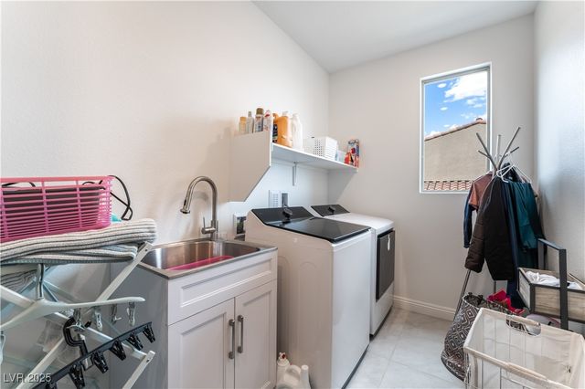 212 Harris Peak Street, Las Vegas, NV 89138