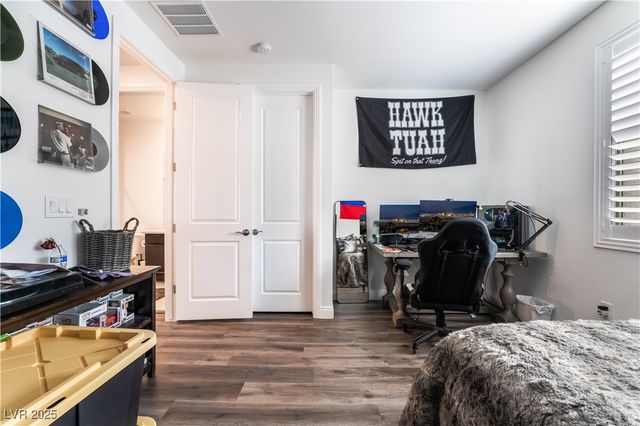 212 Harris Peak Street, Las Vegas, NV 89138