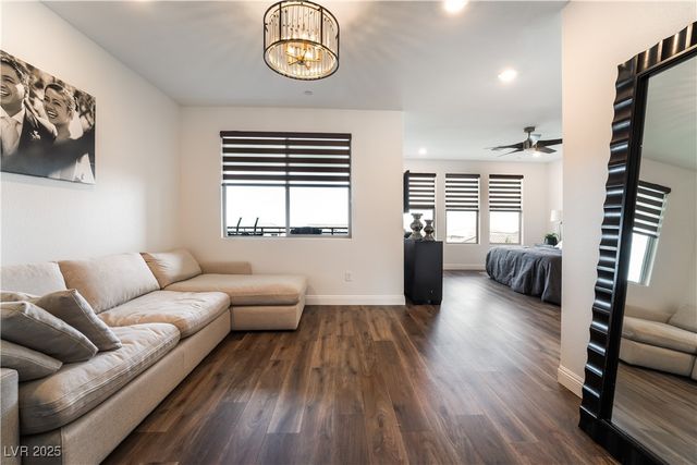 212 Harris Peak Street, Las Vegas, NV 89138