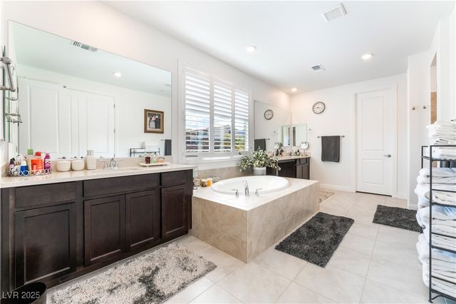 212 Harris Peak Street, Las Vegas, NV 89138