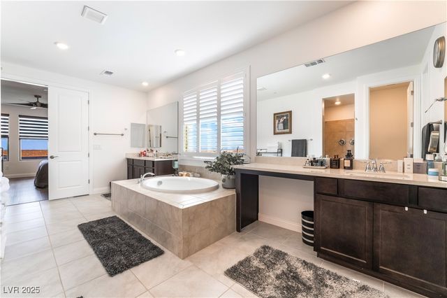 212 Harris Peak Street, Las Vegas, NV 89138