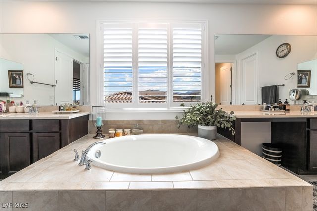 212 Harris Peak Street, Las Vegas, NV 89138