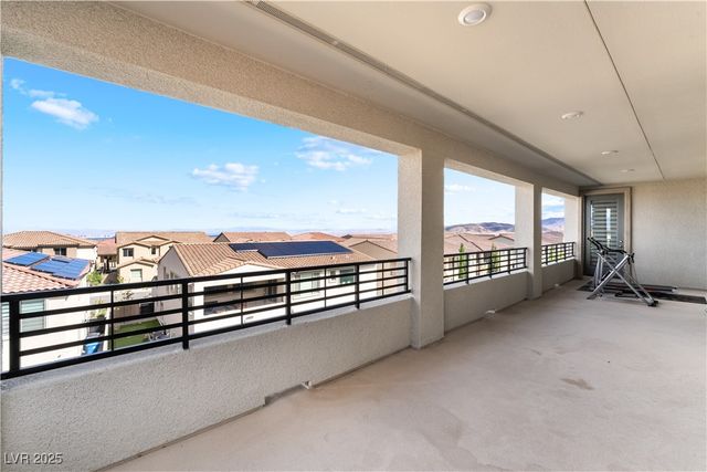 212 Harris Peak Street, Las Vegas, NV 89138