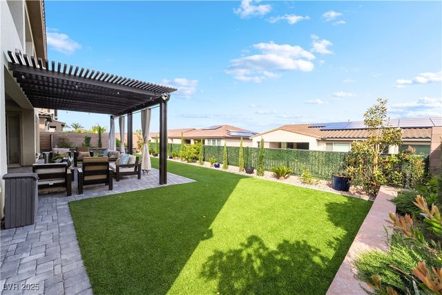 212 Harris Peak Street, Las Vegas, NV 89138