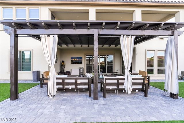 212 Harris Peak Street, Las Vegas, NV 89138