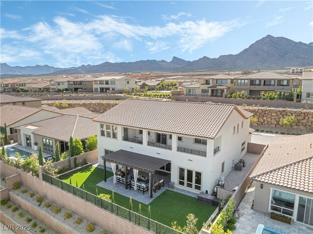 212 Harris Peak Street, Las Vegas, NV 89138