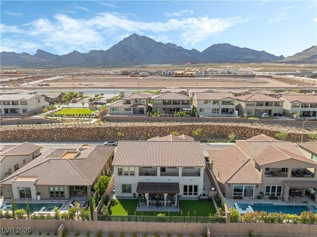 212 Harris Peak Street, Las Vegas, NV 89138