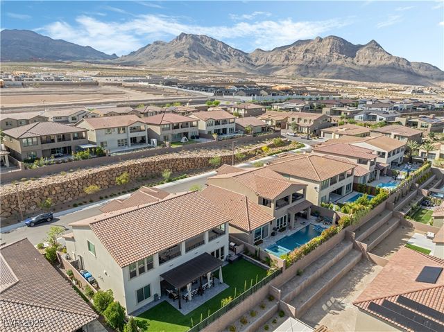 212 Harris Peak Street, Las Vegas, NV 89138