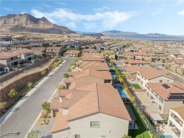 212 Harris Peak Street, Las Vegas, NV 89138