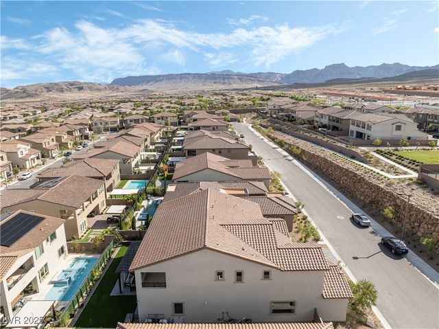 212 Harris Peak Street, Las Vegas, NV 89138