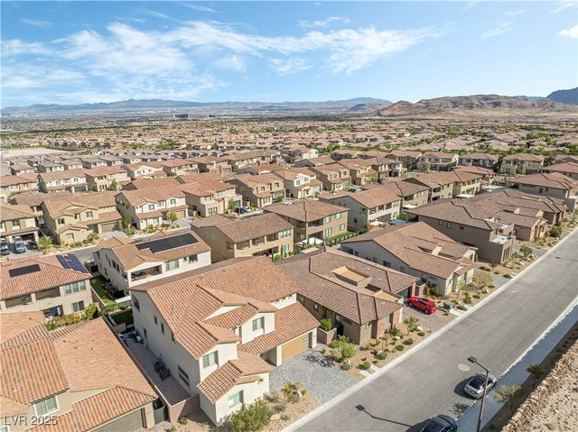 212 Harris Peak Street, Las Vegas, NV 89138