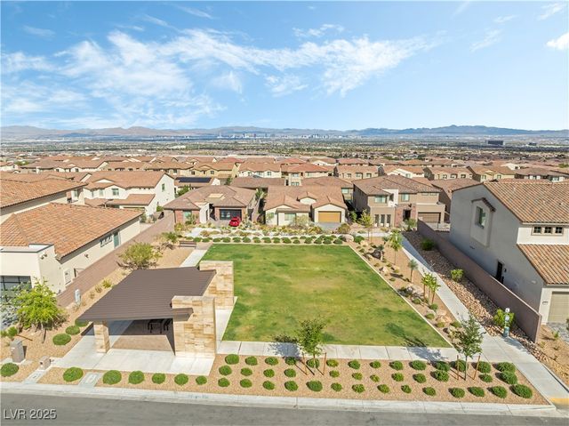 212 Harris Peak Street, Las Vegas, NV 89138