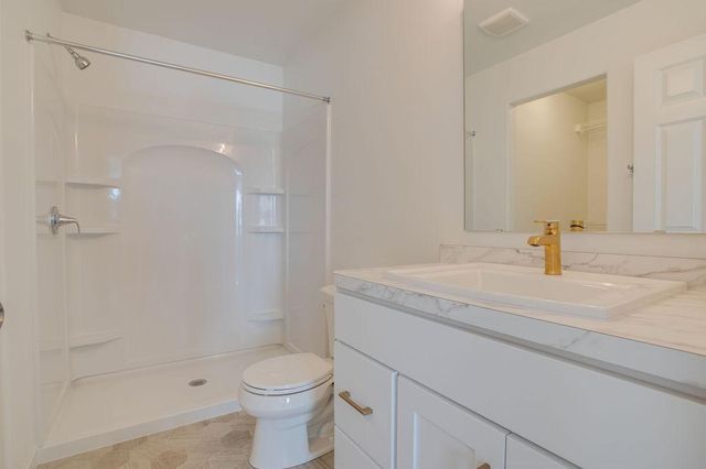 2517 36th Avenue S, Moorhead, MN 56560