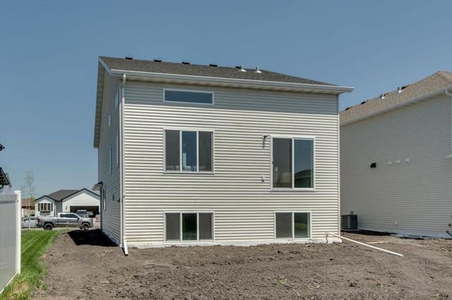 2517 36th Avenue S, Moorhead, MN 56560