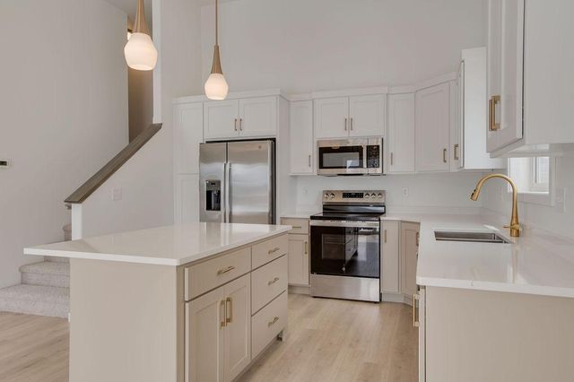 2517 36th Avenue S, Moorhead, MN 56560