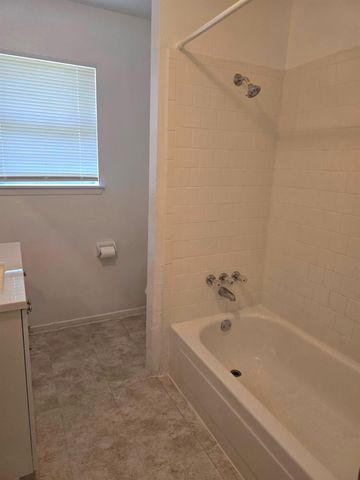 600 Hilliard Street 7, Conroe, TX 77301