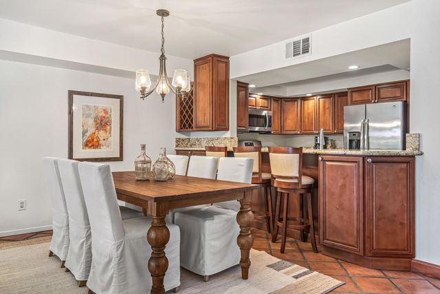 215 Calle Bravo, Palm Springs, CA 92264