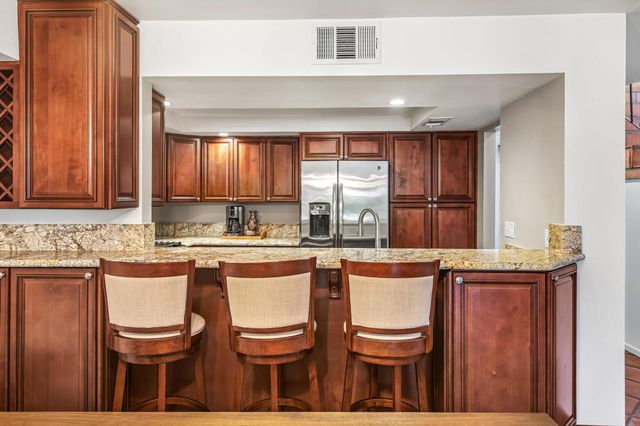 215 Calle Bravo, Palm Springs, CA 92264