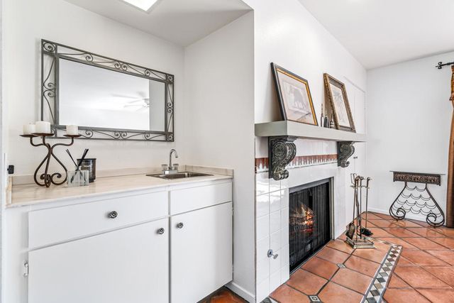 215 Calle Bravo, Palm Springs, CA 92264