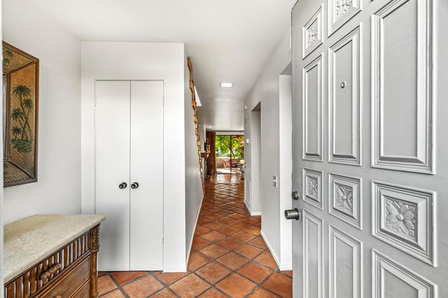 215 Calle Bravo, Palm Springs, CA 92264