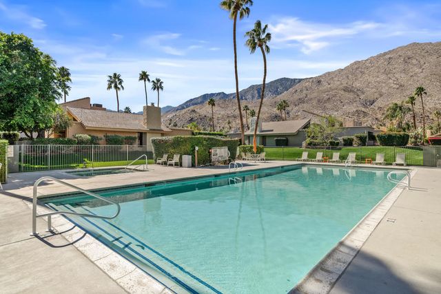 215 Calle Bravo, Palm Springs, CA 92264
