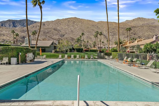 215 Calle Bravo, Palm Springs, CA 92264