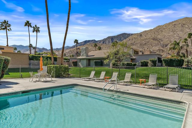 215 Calle Bravo, Palm Springs, CA 92264