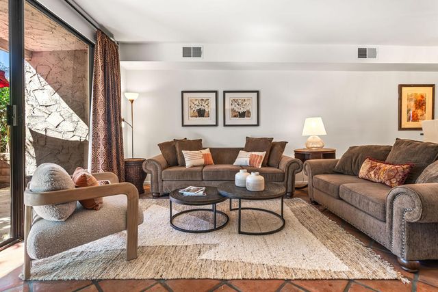 215 Calle Bravo, Palm Springs, CA 92264