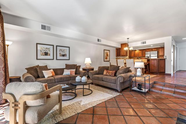 215 Calle Bravo, Palm Springs, CA 92264