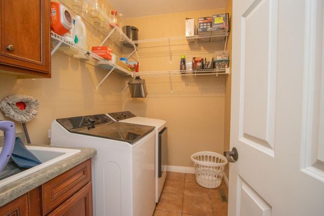2346 Abbywood Lane, North Mankato, MN 56003