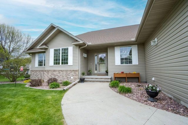 2346 Abbywood Lane, North Mankato, MN 56003