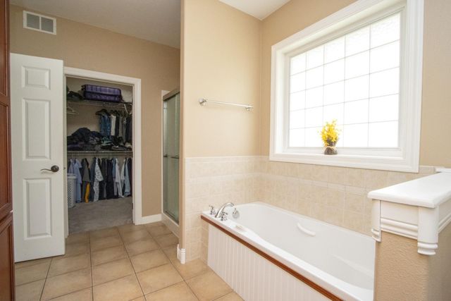 2346 Abbywood Lane, North Mankato, MN 56003