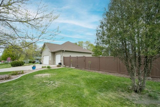 2346 Abbywood Lane, North Mankato, MN 56003