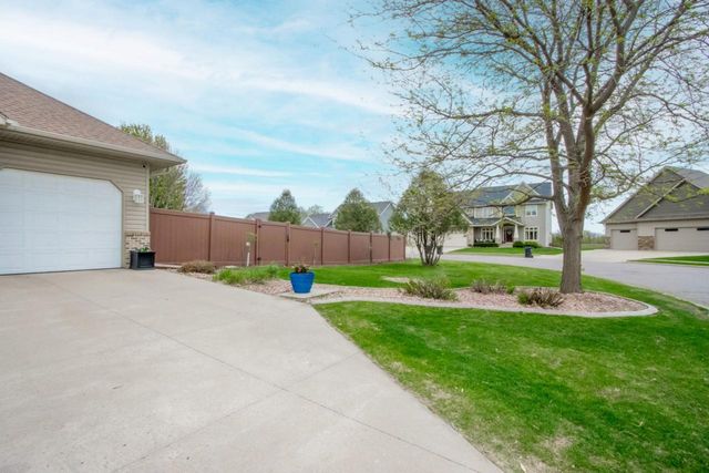2346 Abbywood Lane, North Mankato, MN 56003