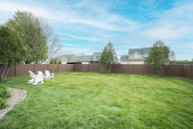 2346 Abbywood Lane, North Mankato, MN 56003