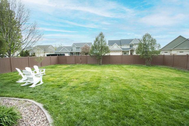 2346 Abbywood Lane, North Mankato, MN 56003
