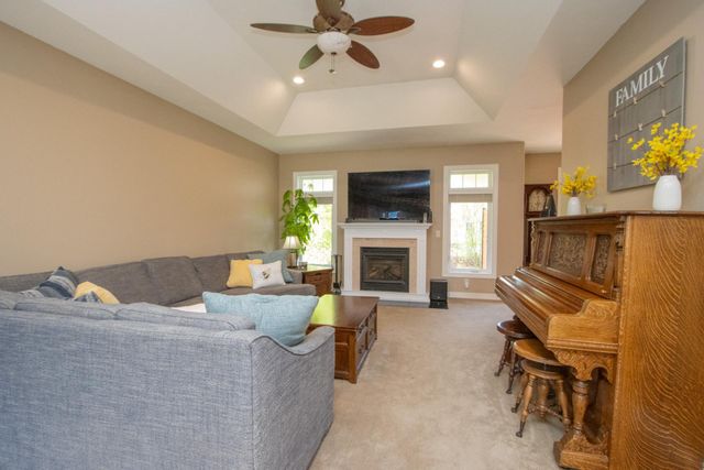 2346 Abbywood Lane, North Mankato, MN 56003
