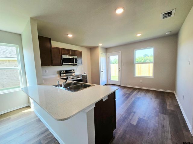 1700 Meadow Lane, Whitehouse, TX 75791