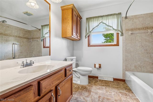 8540 Morrilton Circle NW, North Canton, OH 44720