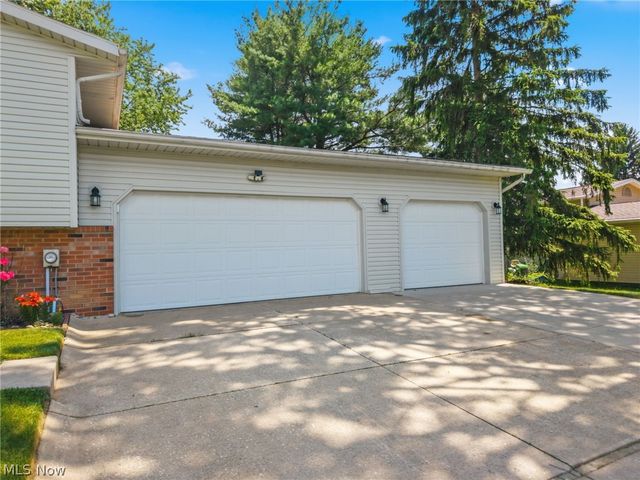 8540 Morrilton Circle NW, North Canton, OH 44720
