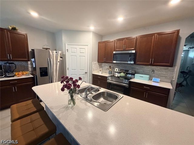 1416 NW 9th TER, Cape Coral, FL 33993