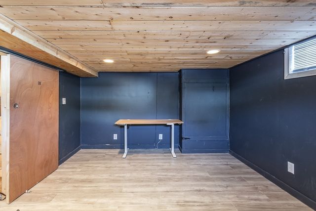 17 Anawan St, Taunton, MA 02780