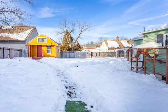 17 Anawan St, Taunton, MA 02780