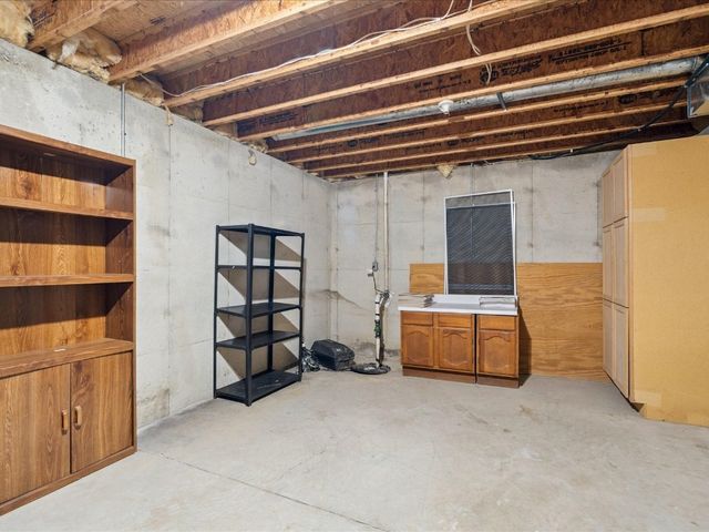 3090 Primrose St, Marion, IA 52302