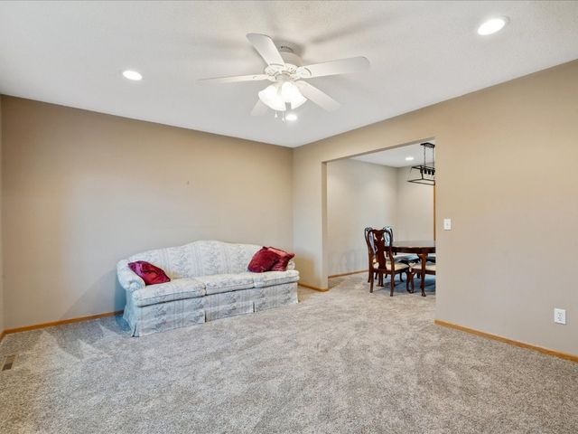 3090 Primrose St, Marion, IA 52302