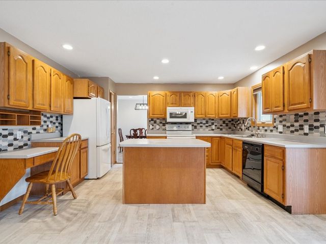 3090 Primrose St, Marion, IA 52302