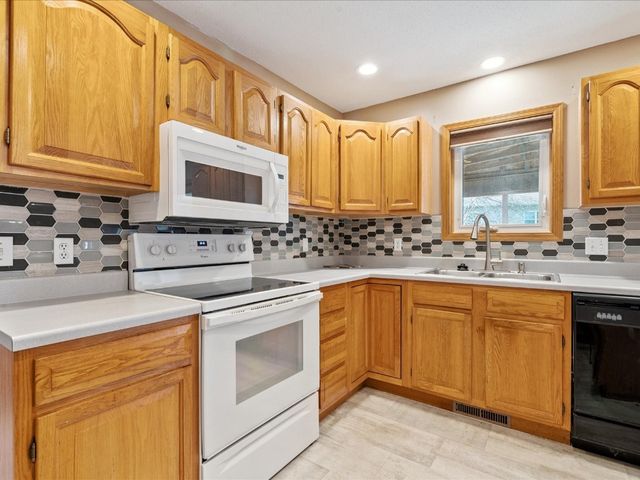 3090 Primrose St, Marion, IA 52302